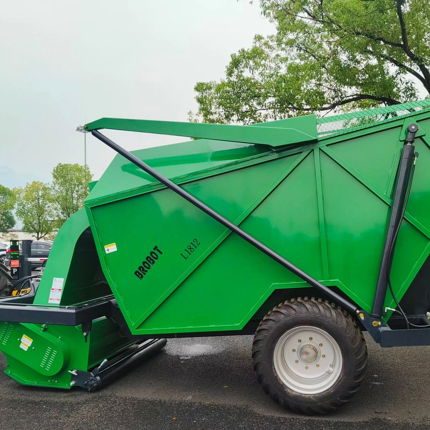 Advanced Connected High-Speed Lawn Mower for Optimal Efficiency