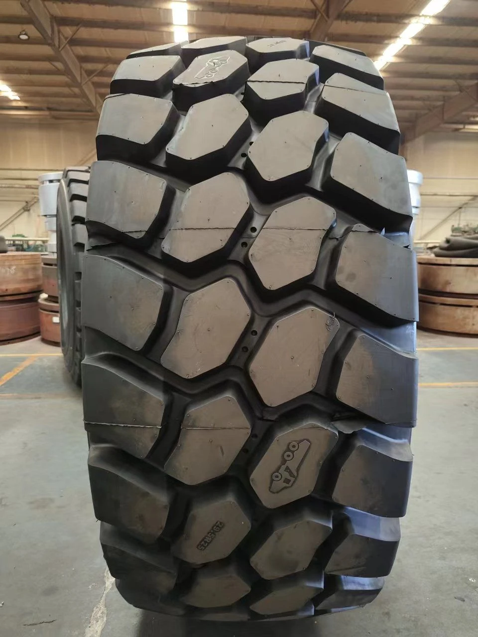 Mining Earthmover Dozer Excavator Scraper Dumper Truck Higher Loading Capacity E-4/L-4 23.5-25 OTR Tire for Loader Dozer Trailer Heavy Dump Truck off Road Tire